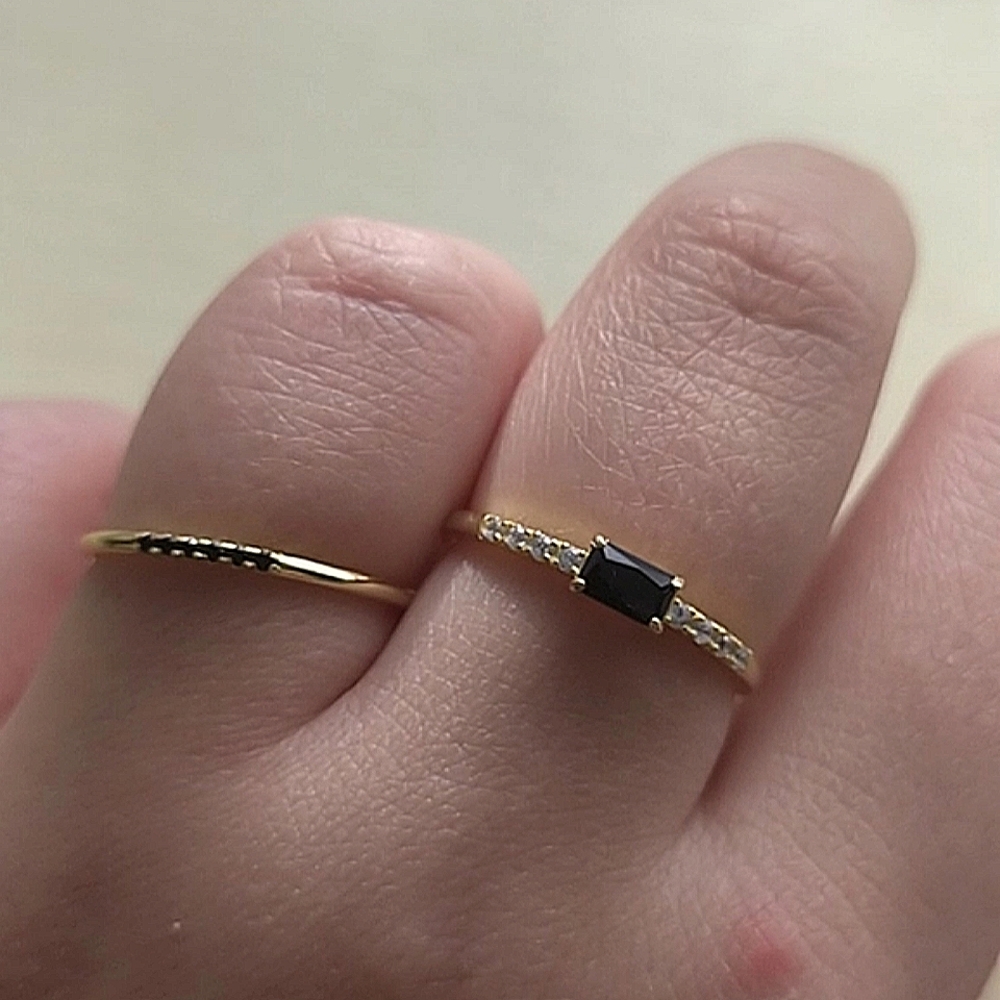 NEW Dainty 18k Yellow Gold Diamond Onyx Band Ring - Picture 6 of 9